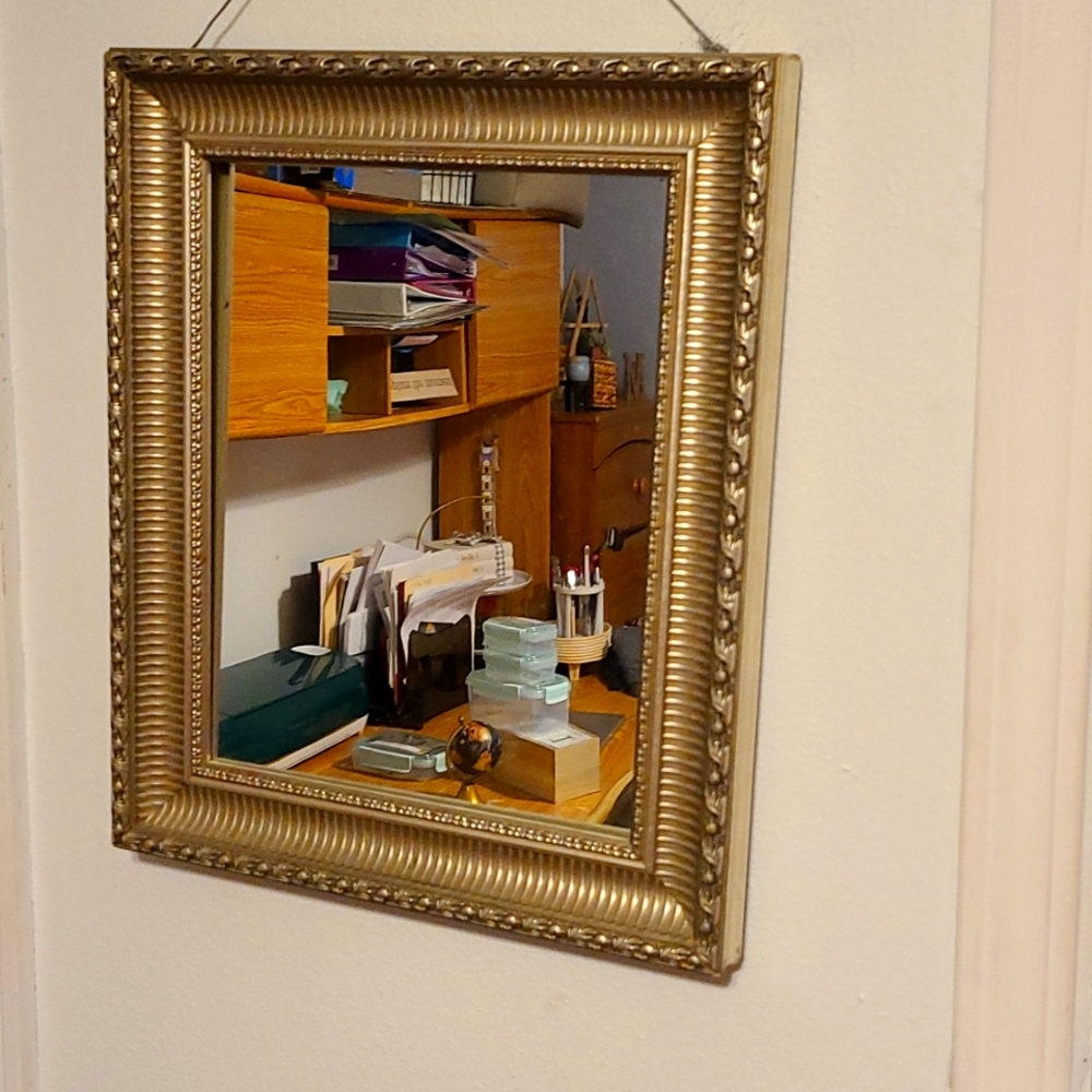 Beautiful vintage gold mirror!